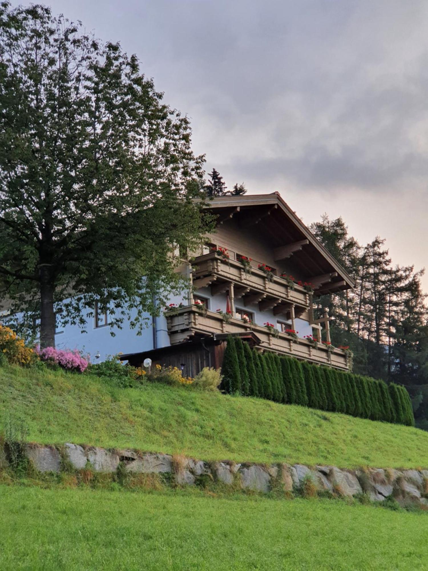 Pension Schlossberg มิทเทอร์ซิลล์ ภายนอก รูปภาพ