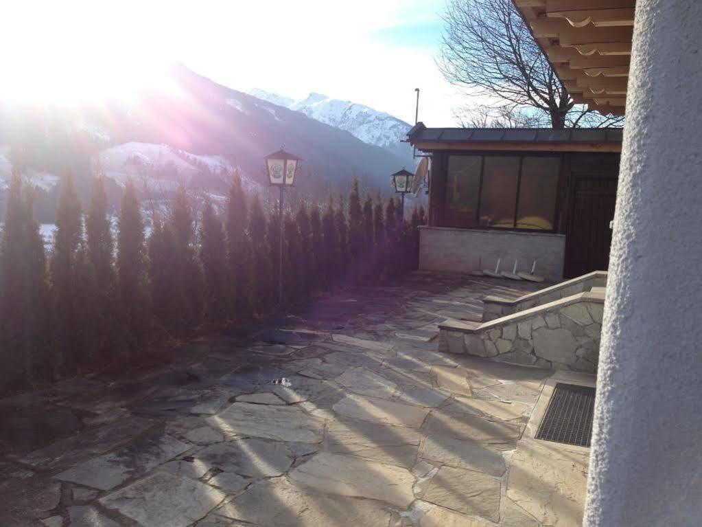 Pension Schlossberg มิทเทอร์ซิลล์ ภายนอก รูปภาพ