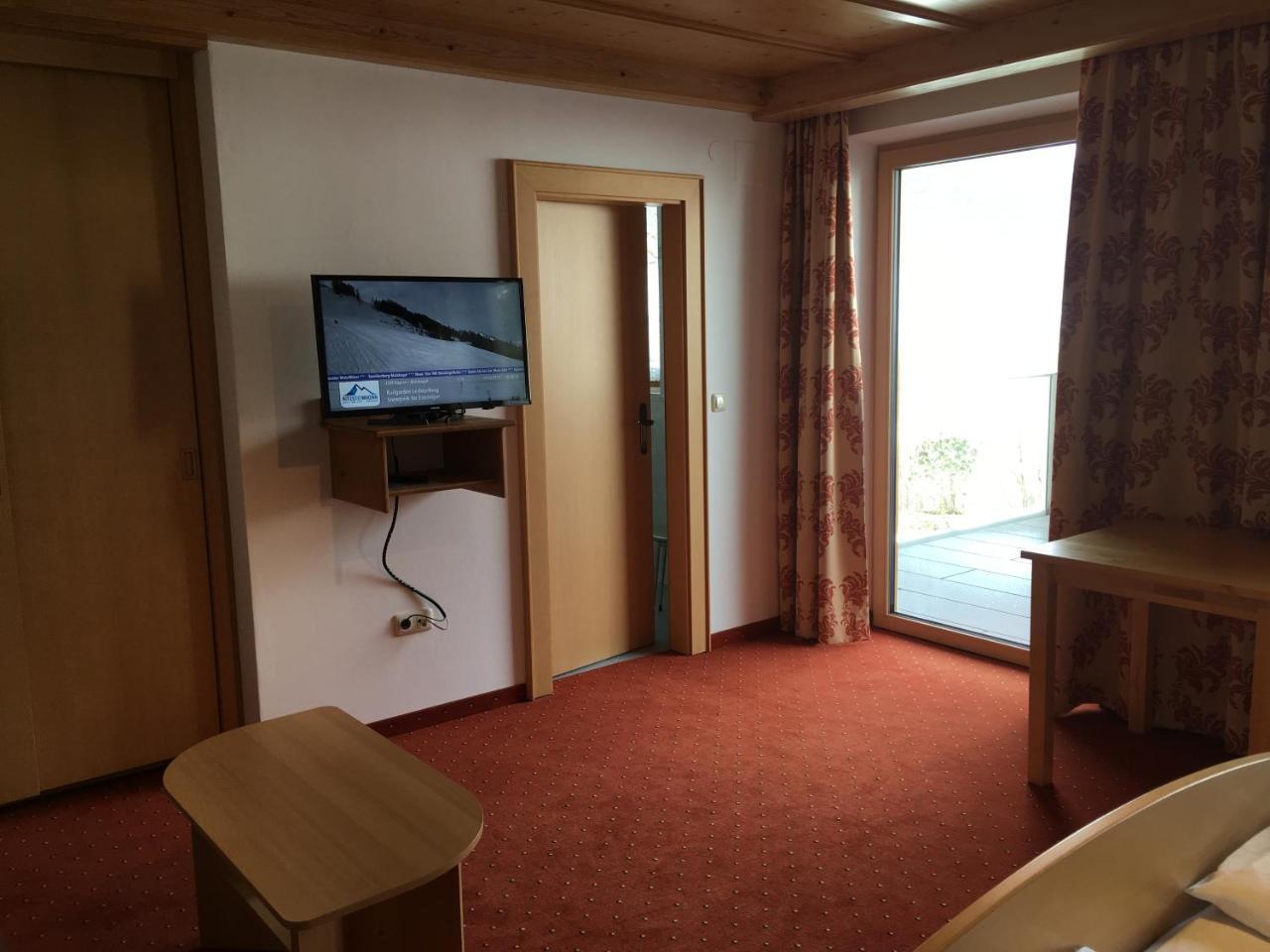 Pension Schlossberg มิทเทอร์ซิลล์ ภายนอก รูปภาพ