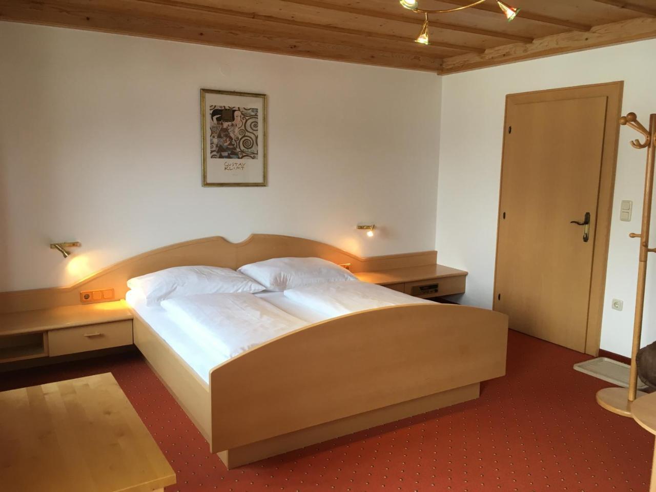 Pension Schlossberg มิทเทอร์ซิลล์ ภายนอก รูปภาพ